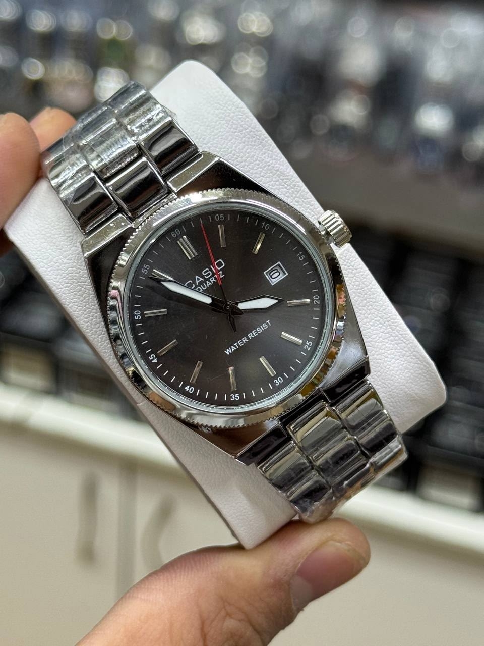 Casio Collection с тёмным циферблатом