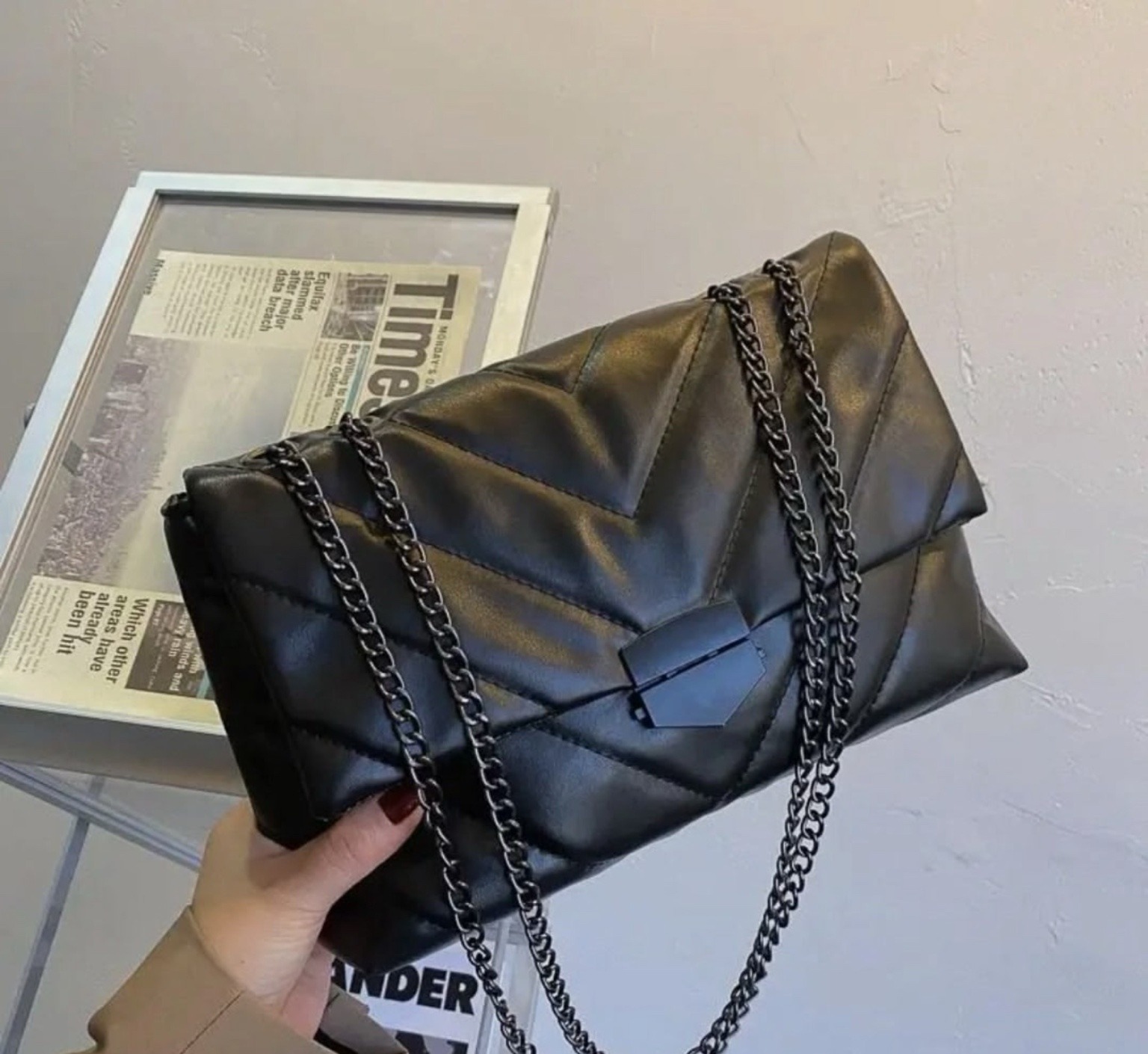 Чёрная сумка-клатч