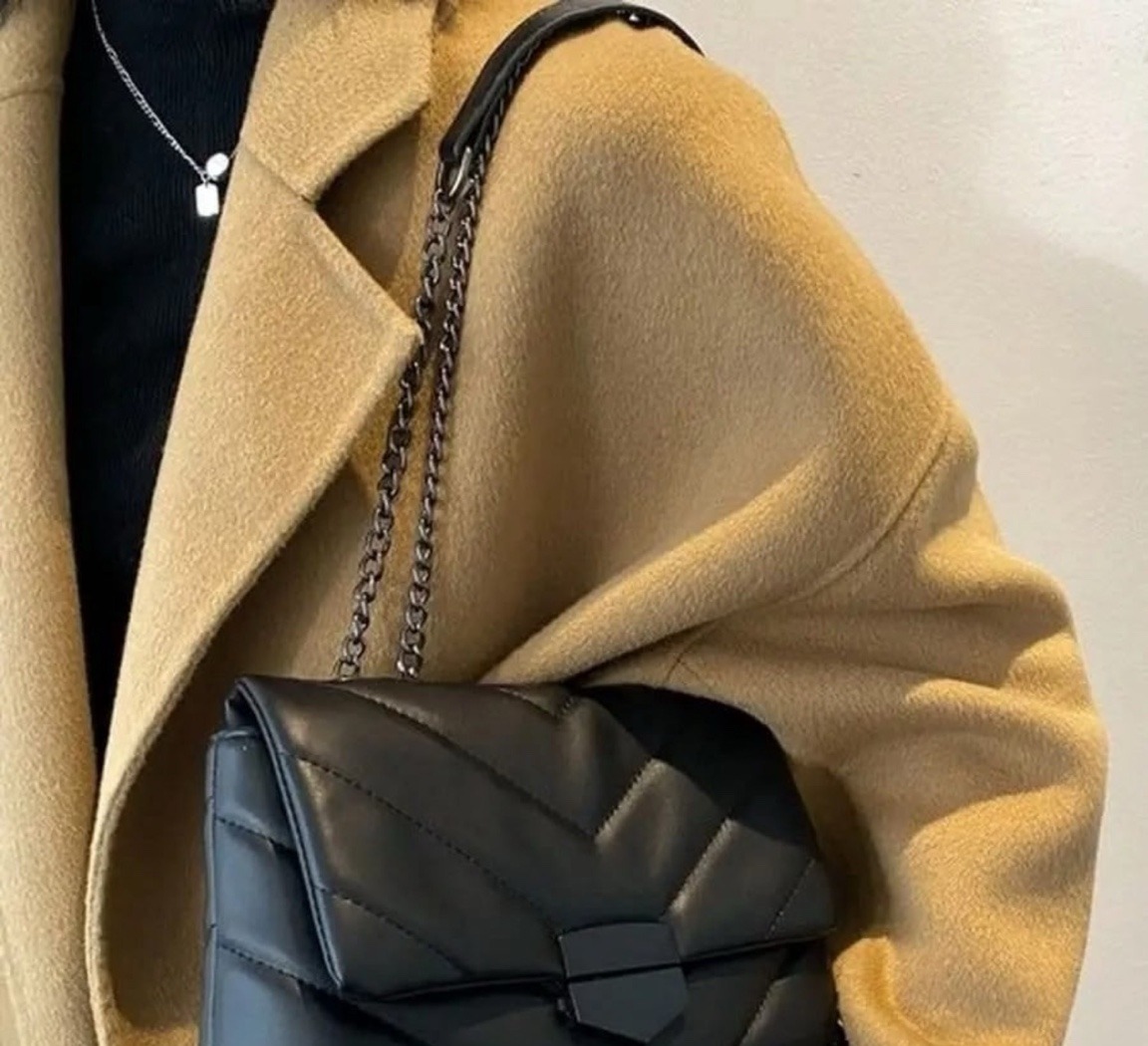 Сумка-клатч чёрного цвета